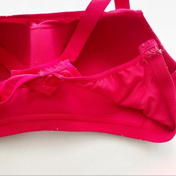 Victoria Sport Red Incredible Lightweight Max Lined Support Sport Bra - Picture 9 of 11